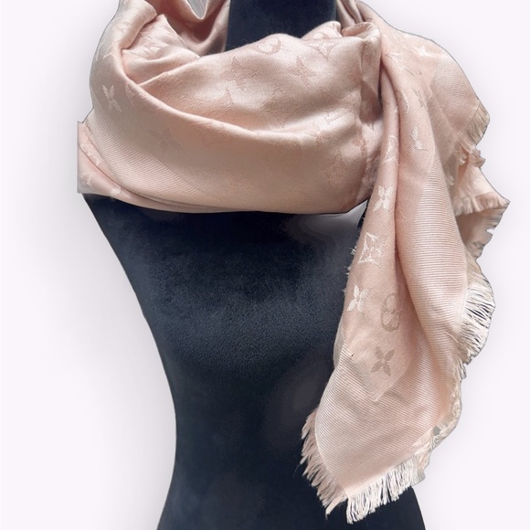 Auth Louis Vuitton Rose Pink Cream Monogram Denim Shawl Silk Wool Wrap Preloved - Picture 2 of 16